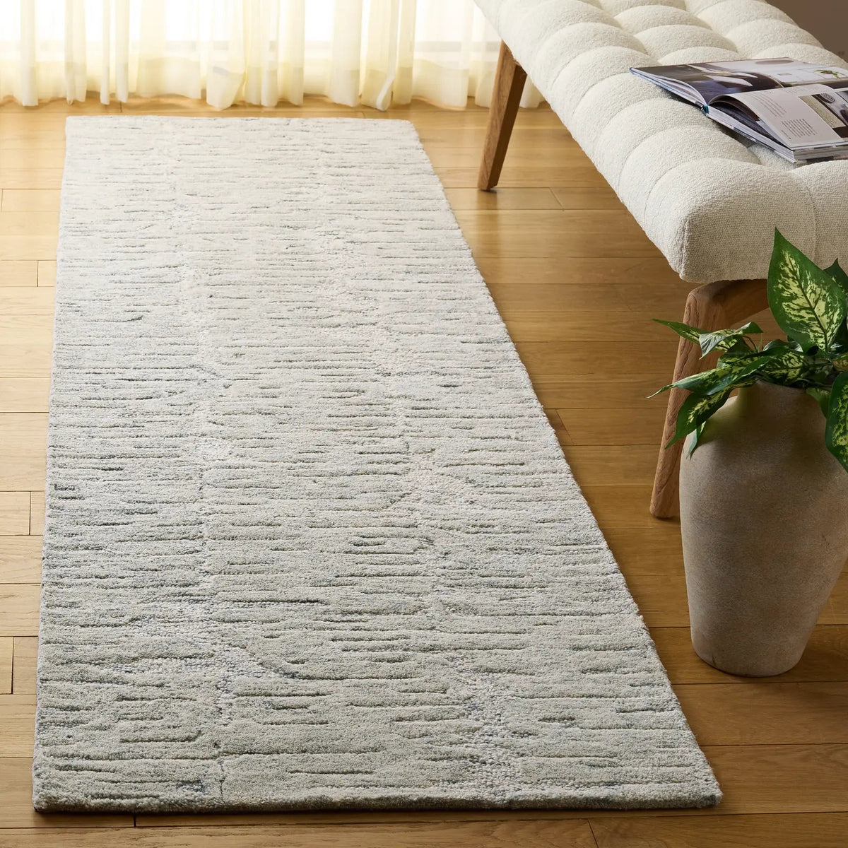 Safavieh Pine 2'-3" x 8'-0" Rug in Grey