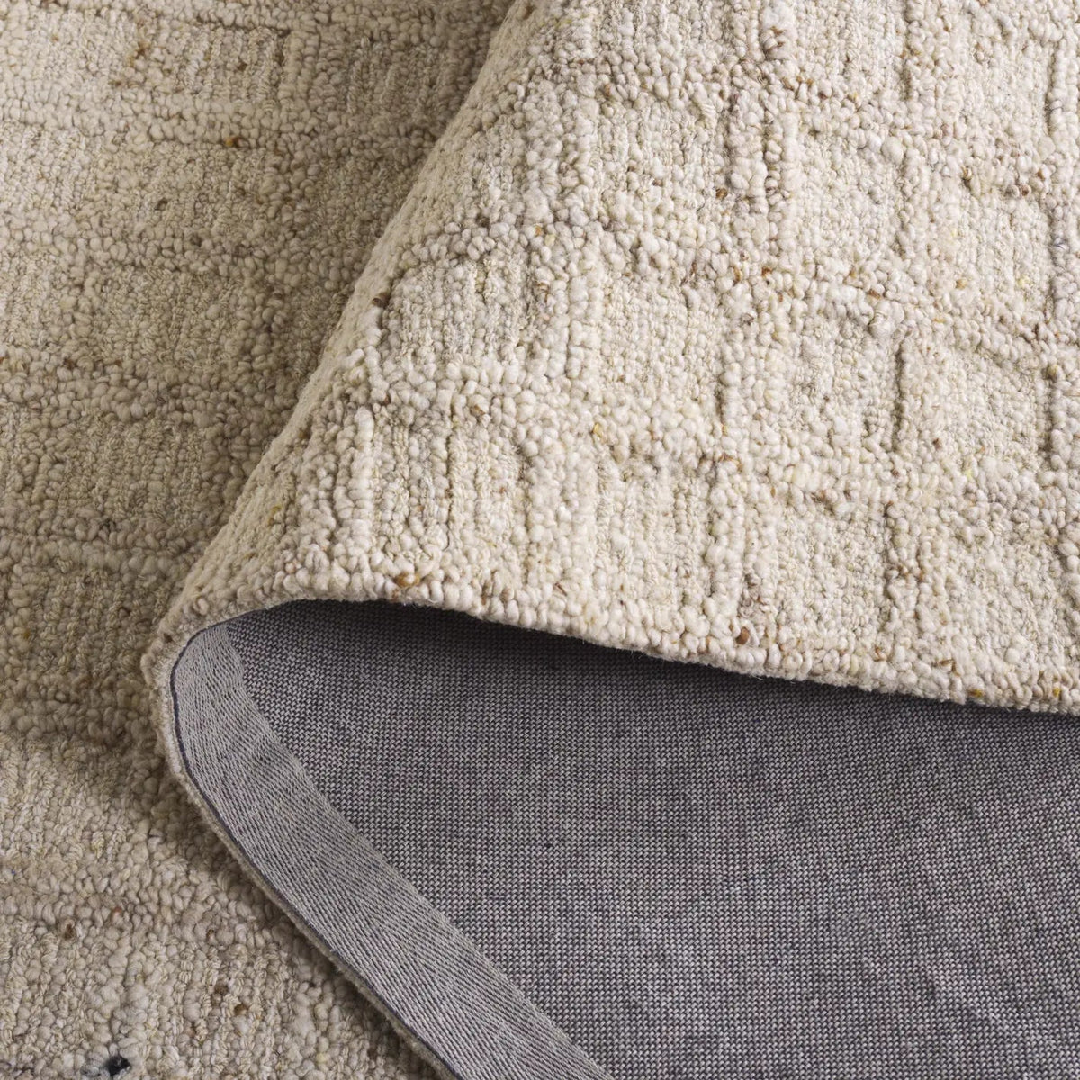 Safavieh Pine 4'-0" x 6'-0" Rug in Beige / Brown