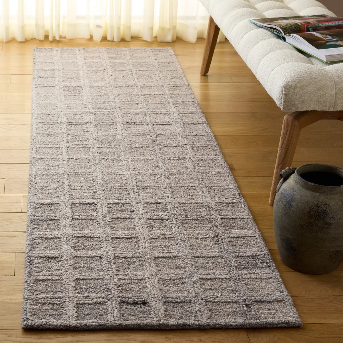 Safavieh Pine 2'-3" x 8'-0" Rug in Taupe