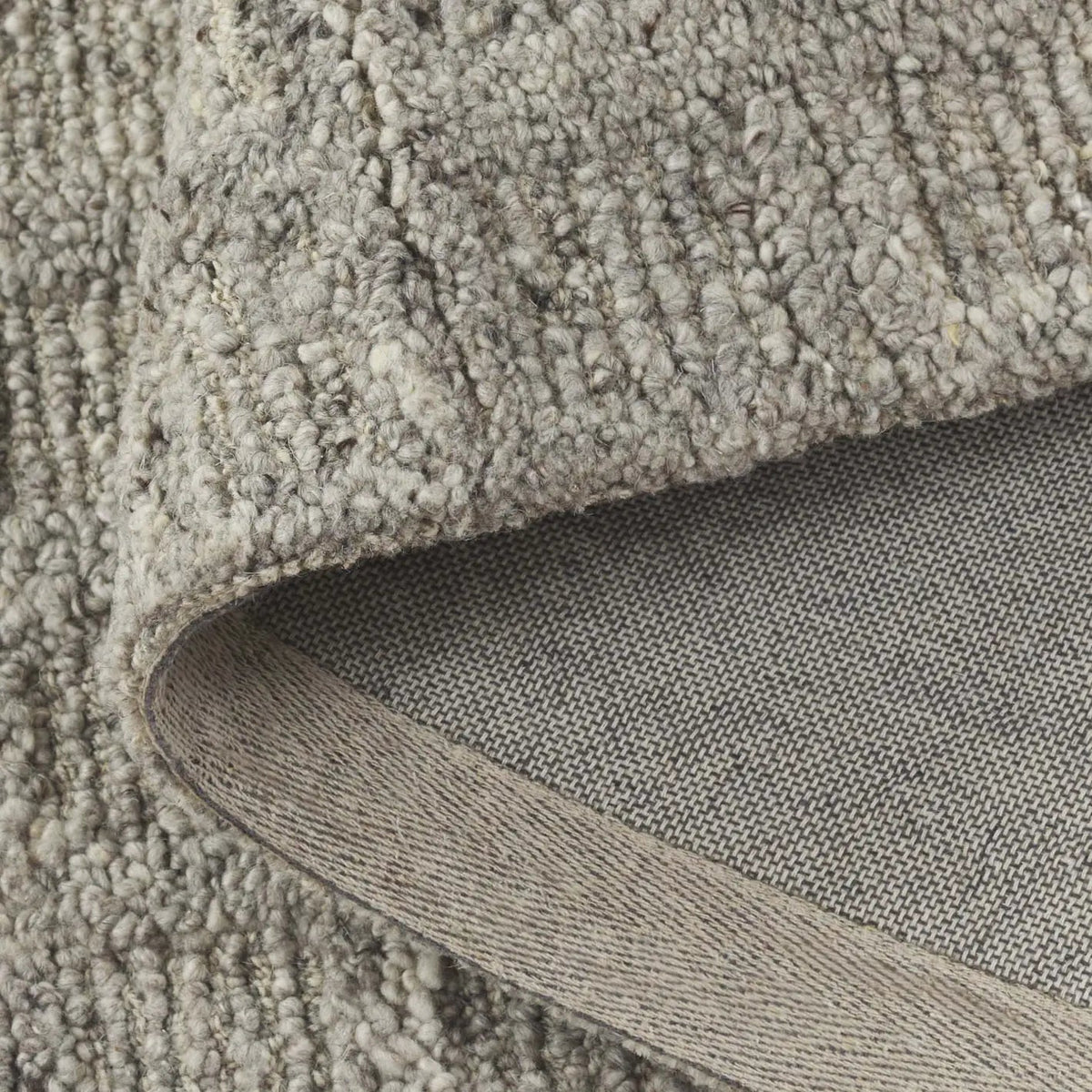 Safavieh Pine 4'-0" x 6'-0" Rug in Taupe