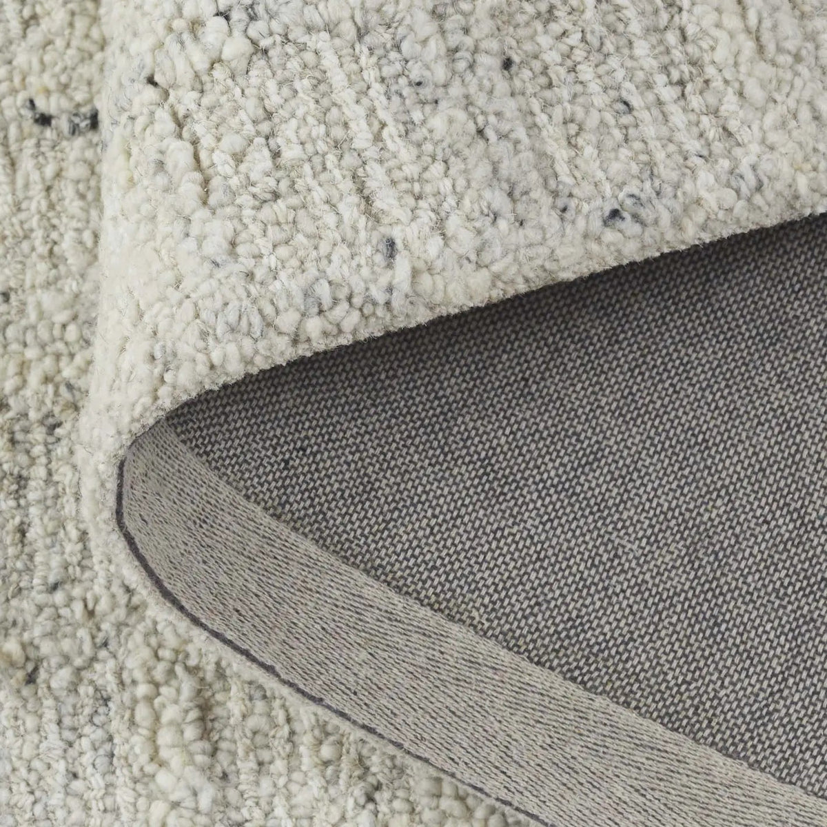 Safavieh Pine 4'-0" x 6'-0" Rug in Grey