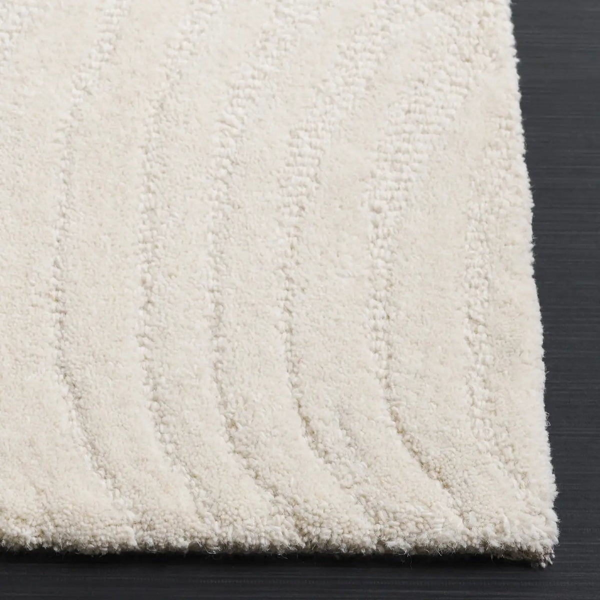 Safavieh Pine 4'-0" x 6'-0" Rug in Ivory