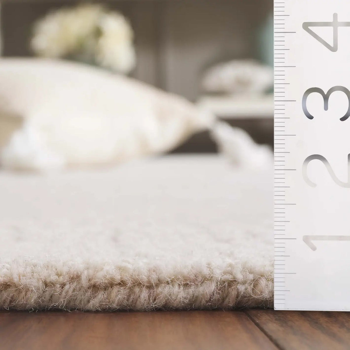 Safavieh Pine 4'-0" x 6'-0" Rug in Pink / Ivory