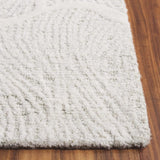 Safavieh Pine 4'-0" x 6'-0" Rug in Sage Green / Ivory