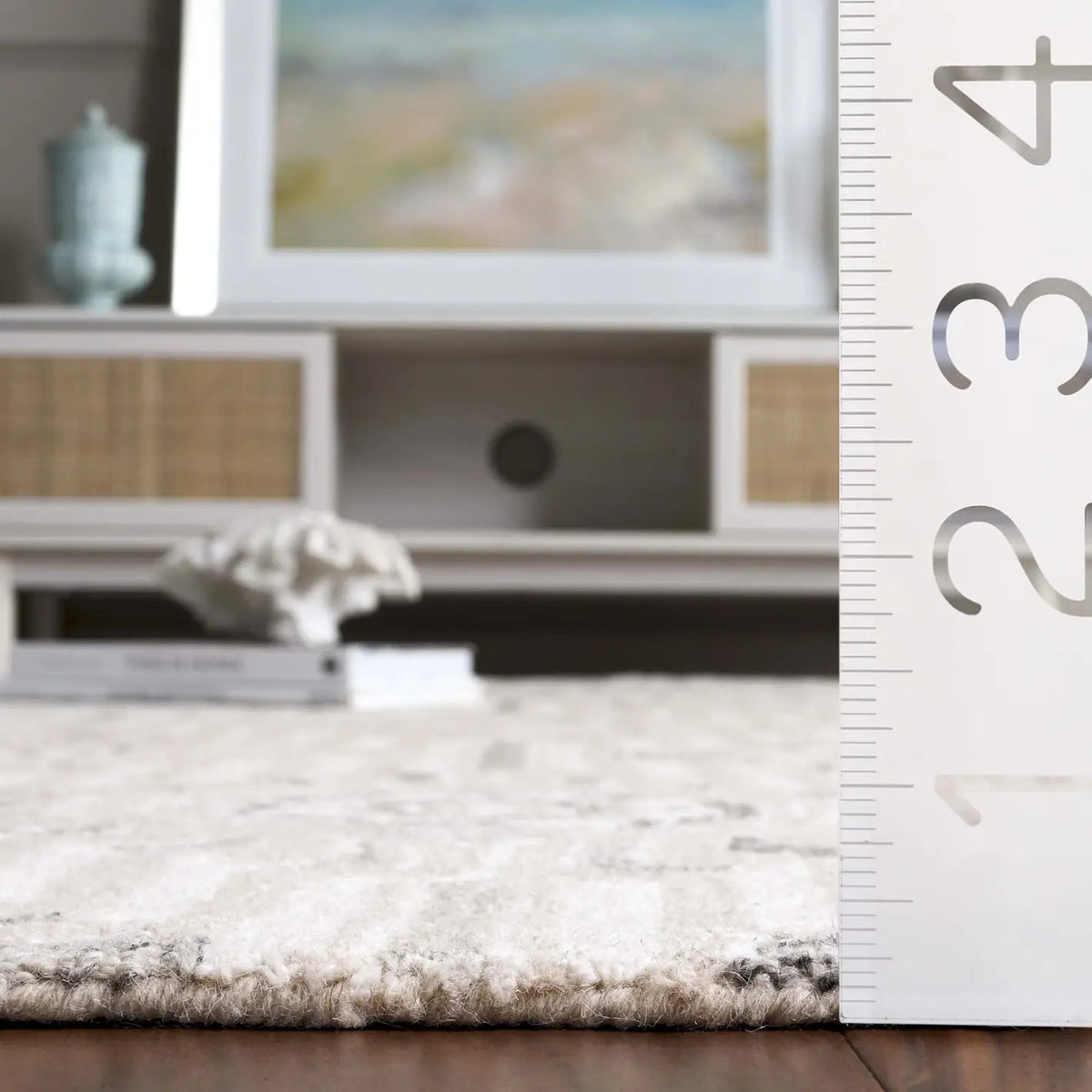 Safavieh Pine 4'-0" x 6'-0" Rug in Beige / Ivory