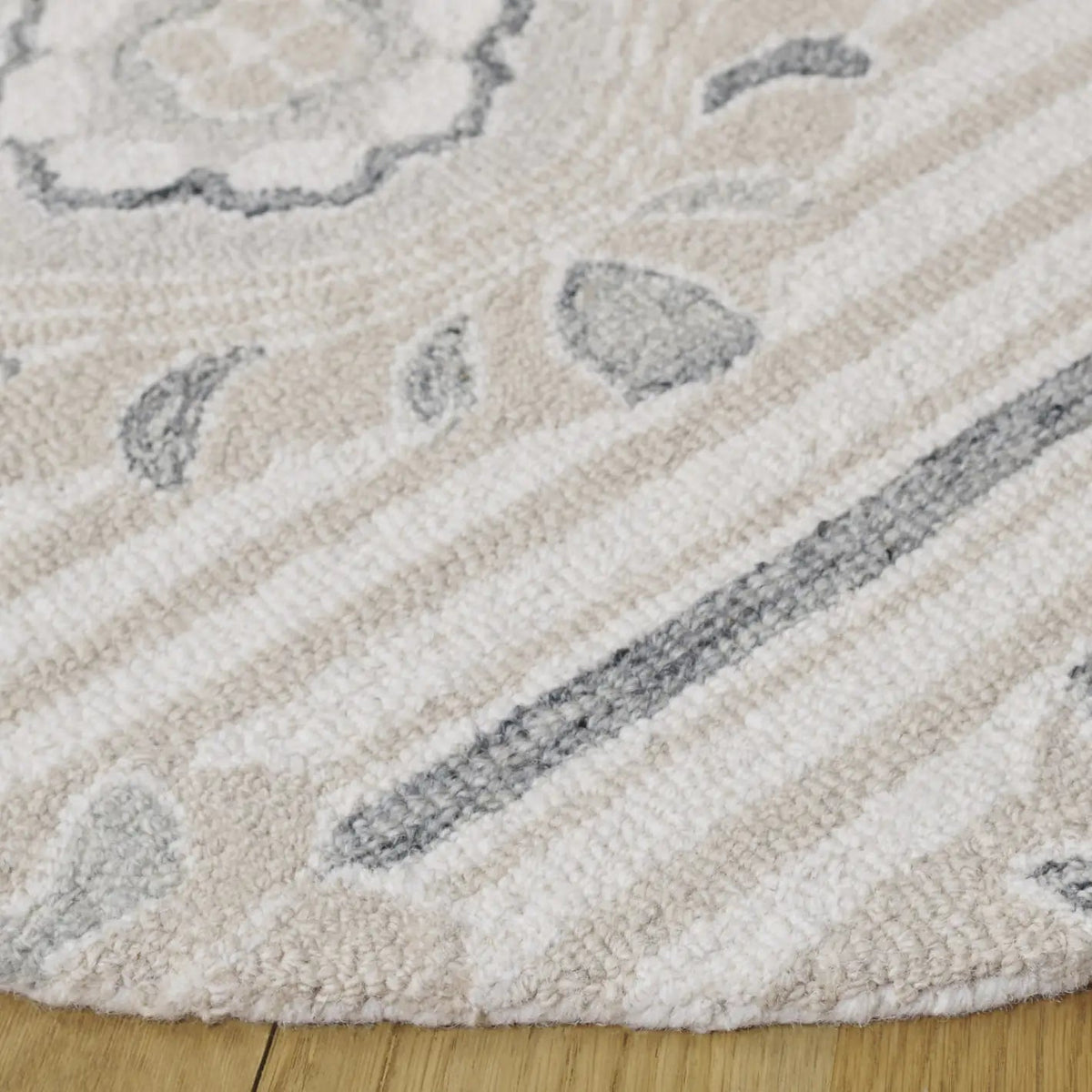 Safavieh Pine 6'-0" x 6'-0" Rug in Beige / Ivory