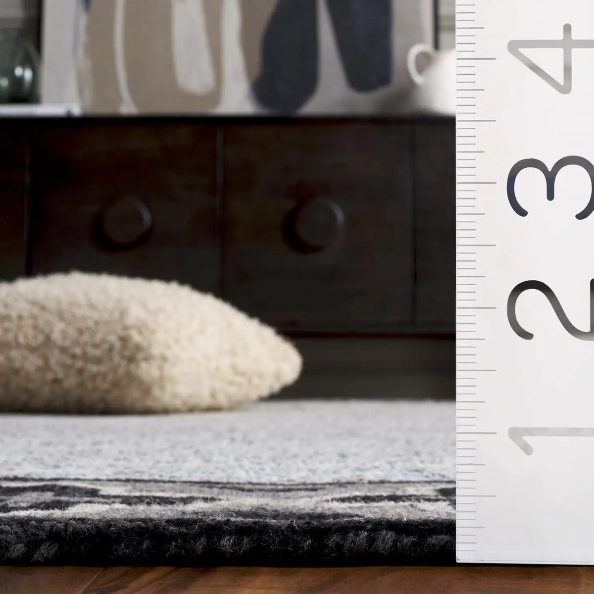 Safavieh Pine 4'-0" x 6'-0" Rug in Charcoal / Ivory