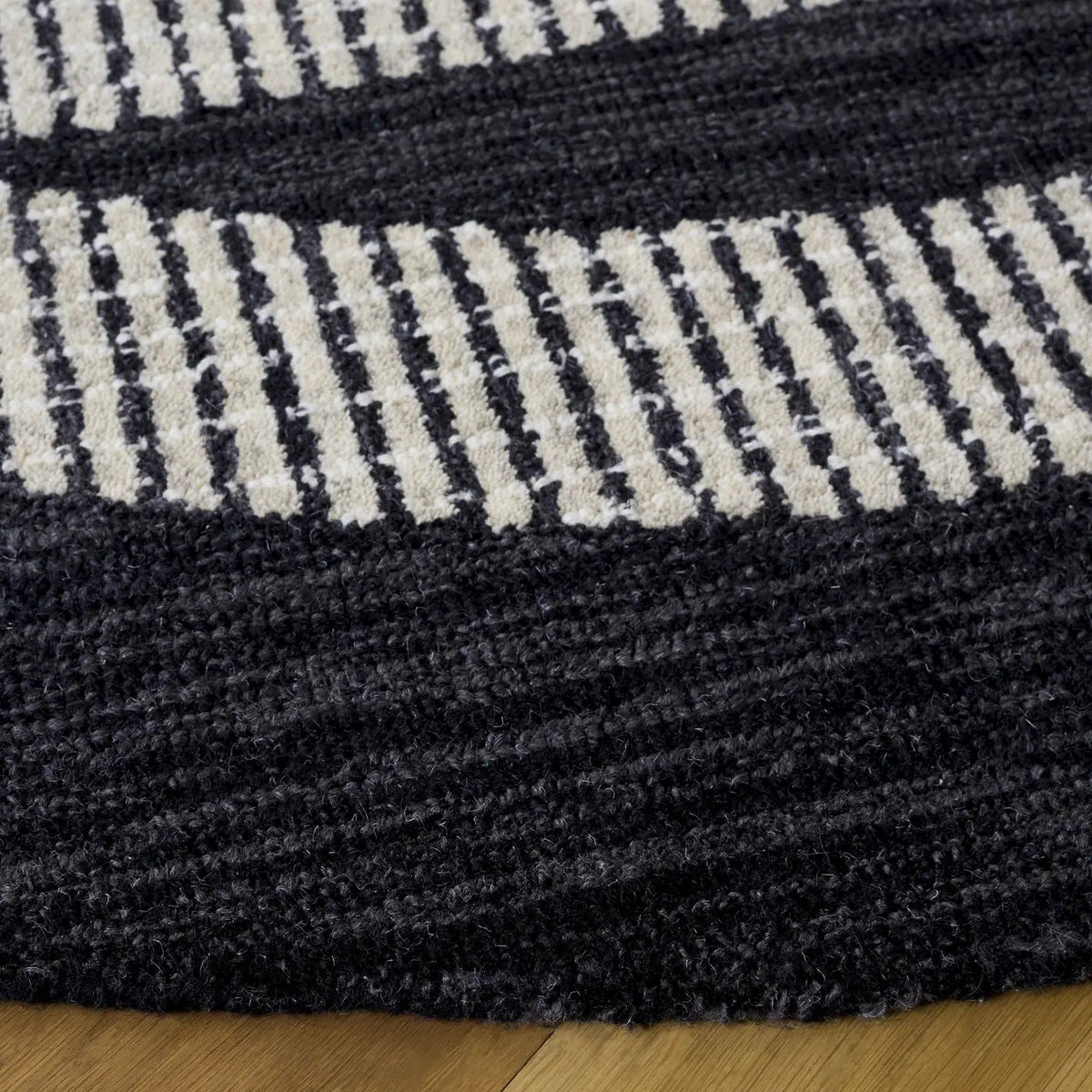 Safavieh Pine 6'-0" x 6'-0" Rug in Charcoal / Ivory