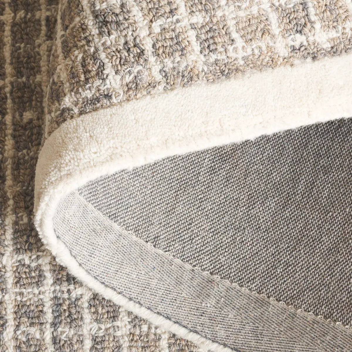 Safavieh Pine 4'-0" x 6'-0" Rug in Grey / Ivory