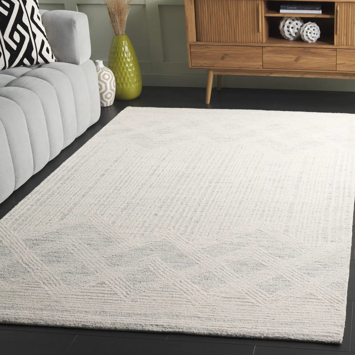 Safavieh Pine 4'-0" x 6'-0" Rug in Light Grey / Ivory