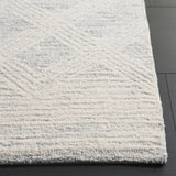 Safavieh Pine 4'-0" x 6'-0" Rug in Light Grey / Ivory