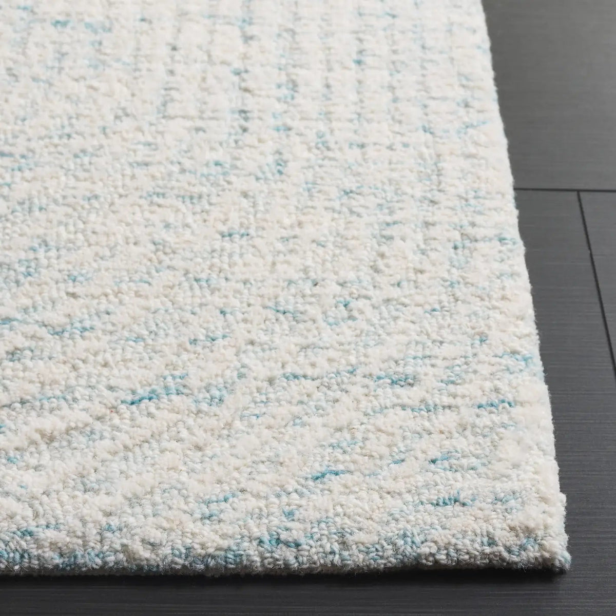 Safavieh Pine 4'-0" x 6'-0" Rug in Turquoise / Ivory