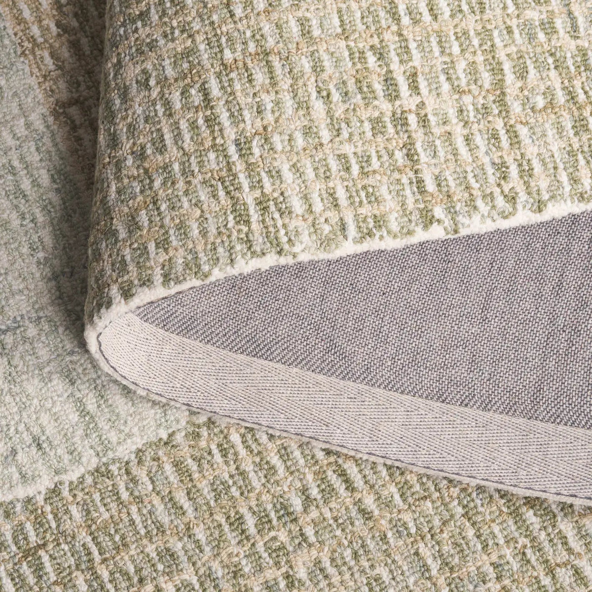 Safavieh Pine 4'-0" x 6'-0" Rug in Green / Ivory
