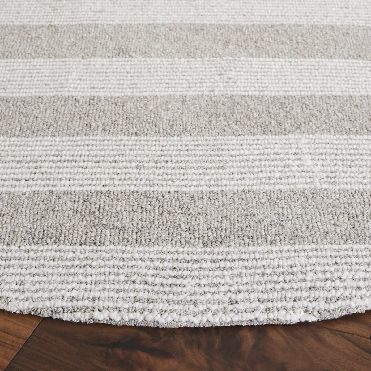Safavieh Pine 6'-0" x 6'-0" Rug in Beige / Ivory
