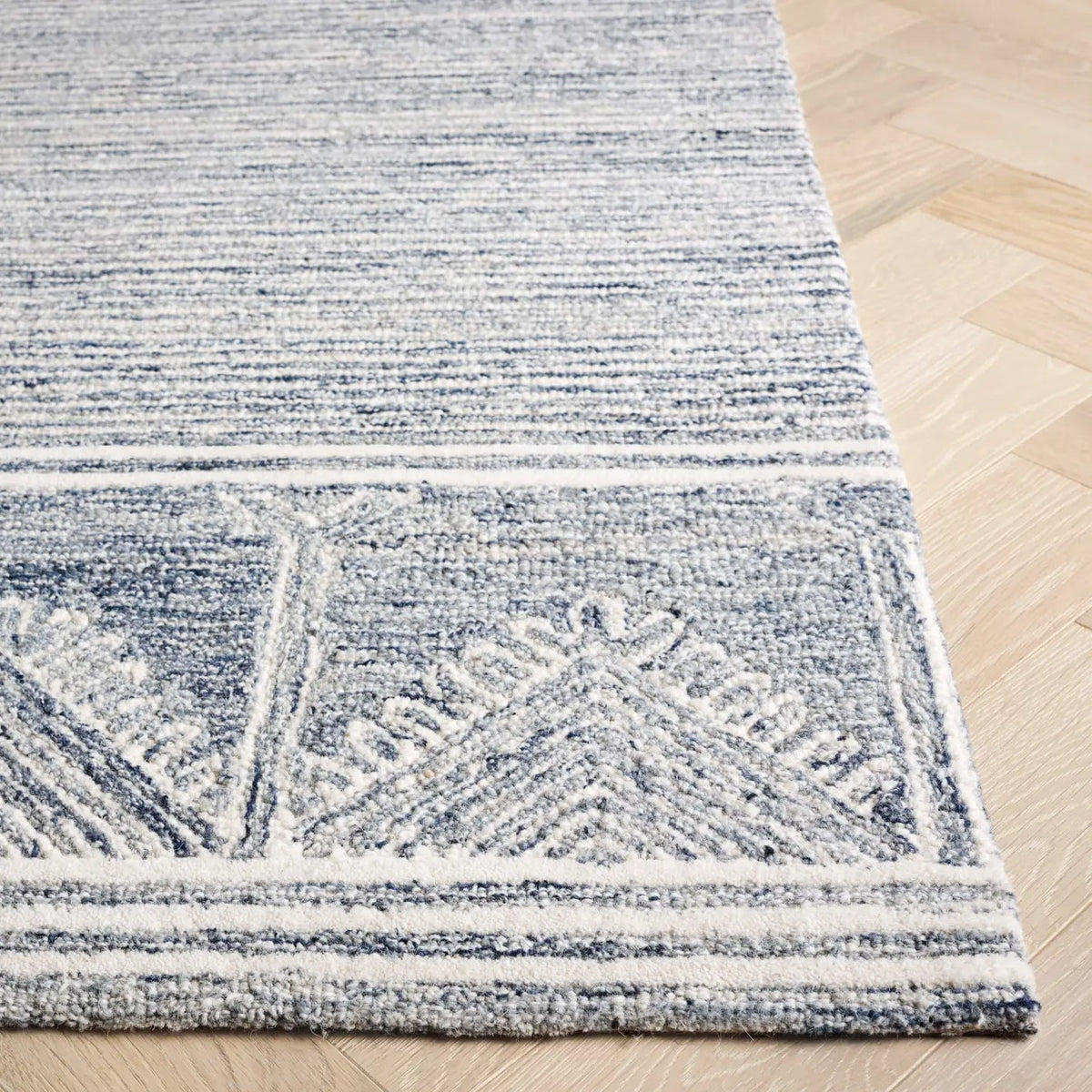 Safavieh Pine 4'-0" x 6'-0" Rug in Blue / Ivory