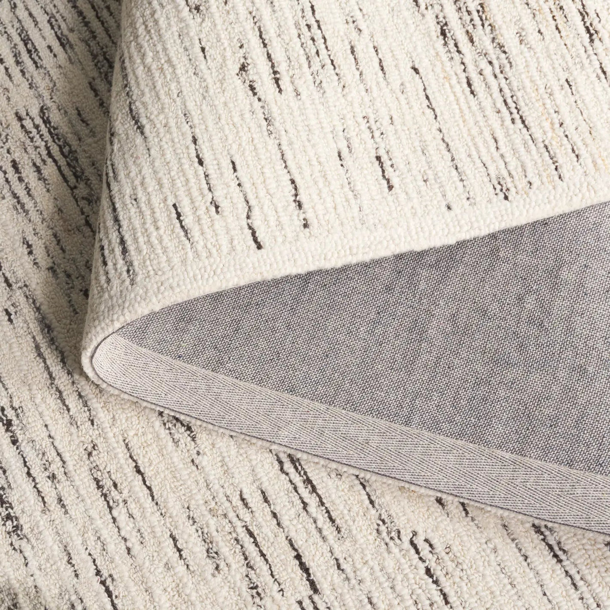 Safavieh Pine 4'-0" x 6'-0" Rug in Natural / Ivory