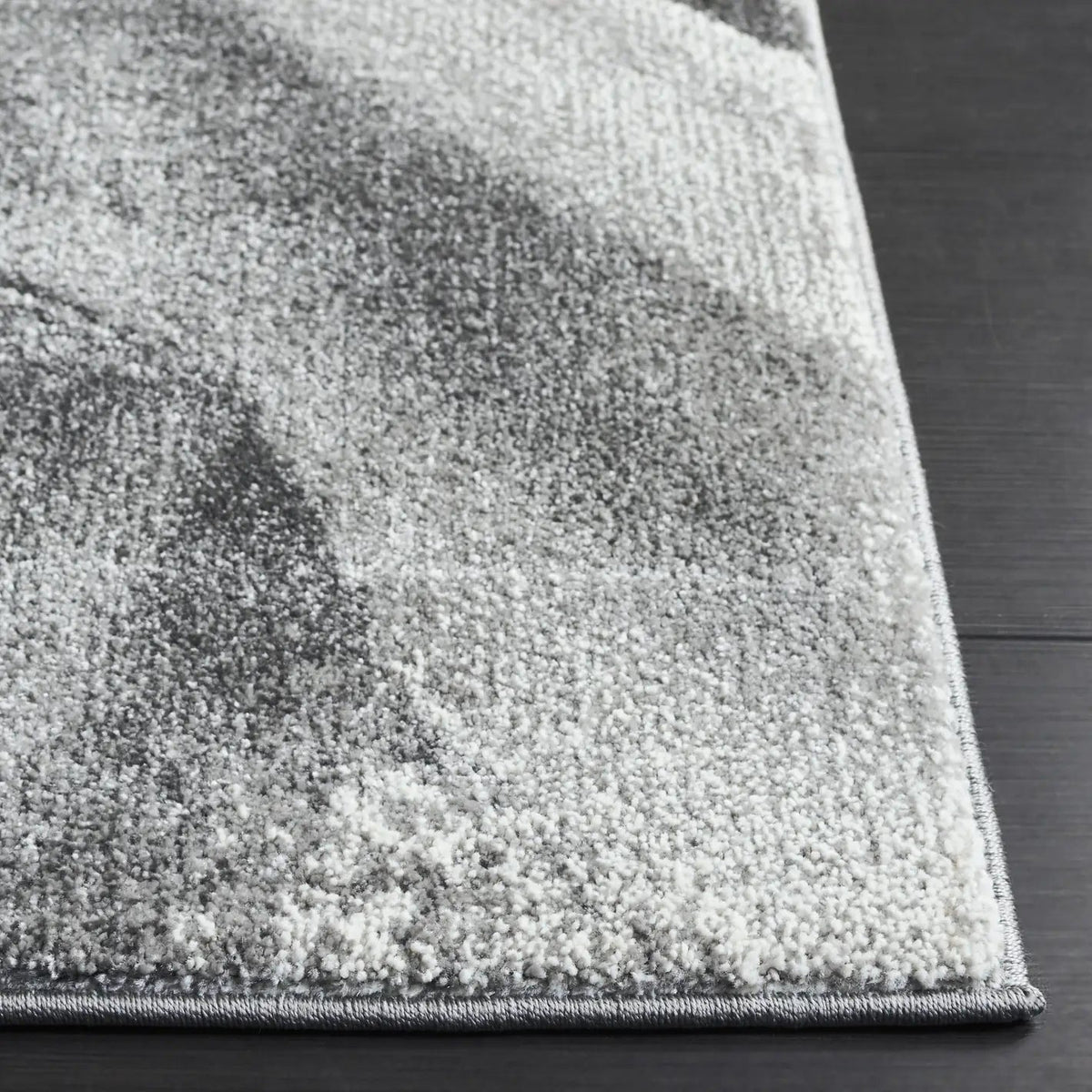 Safavieh Porcello 4'-0" x 6'-0" Rug in Ivory / Grey