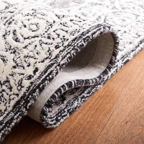 Safavieh Precious Pre305Z Black/Ivory Rug.