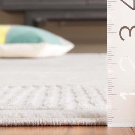 Safavieh Prestige Pte120A Ivory/Beige Rug.
