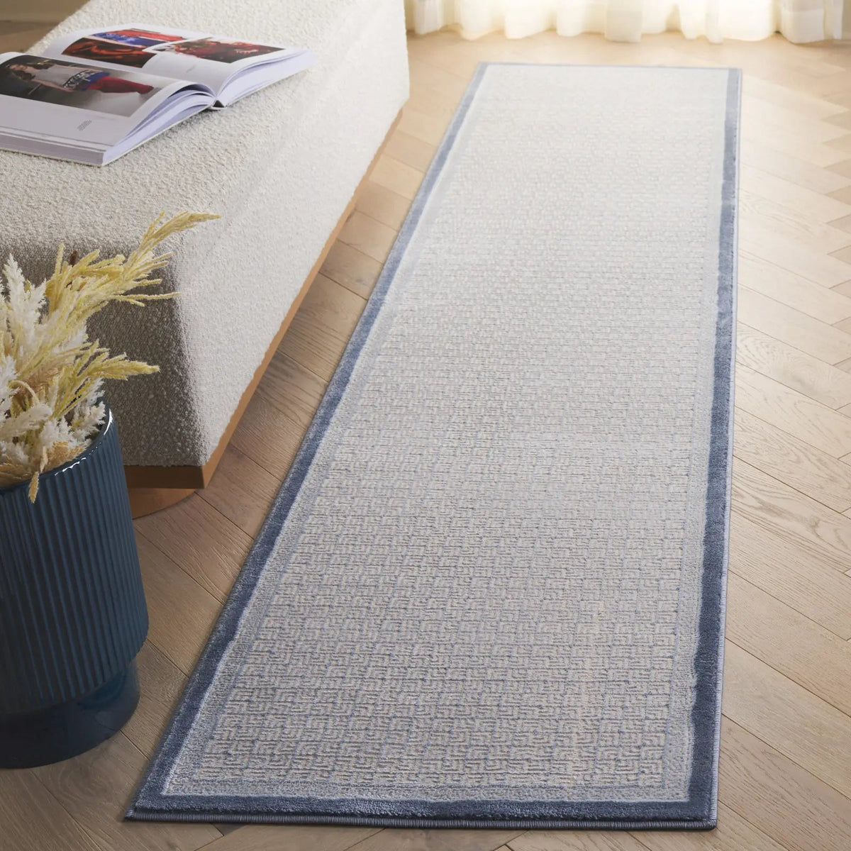 Safavieh Prestige 2'-3" x 8'-0" Rug in Ivory / Blue