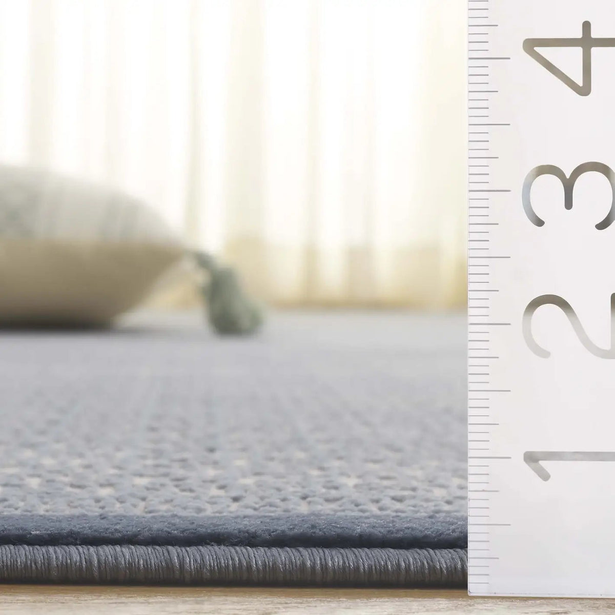 Safavieh Prestige 4'-0" x 6'-0" Rug in Ivory / Blue