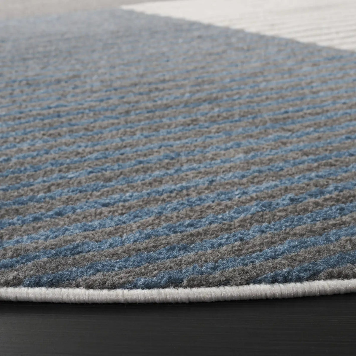 Safavieh Pyramid 6'-7" x 6'-7" Rug in Ivory / Grey Navy