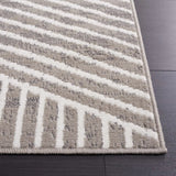 Safavieh Pyramid 4'-5" x 6'-5" Rug in Grey / Ivory