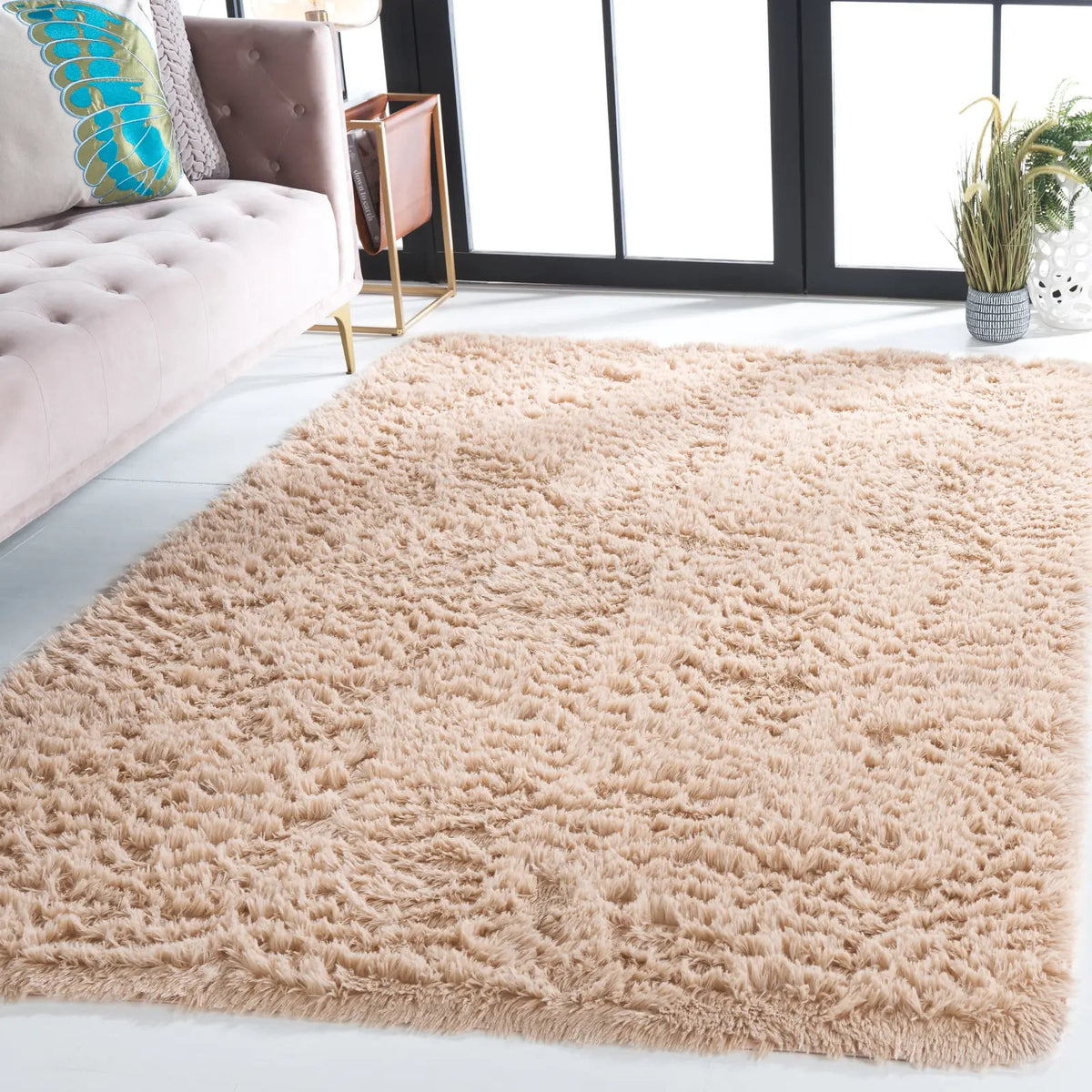 Safavieh Rainbow Shag 4'-0" x 6'-0" Rug in Beige