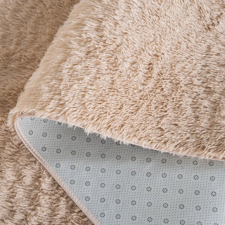 Safavieh Rainbow Shag 4'-0" x 6'-0" Rug in Beige