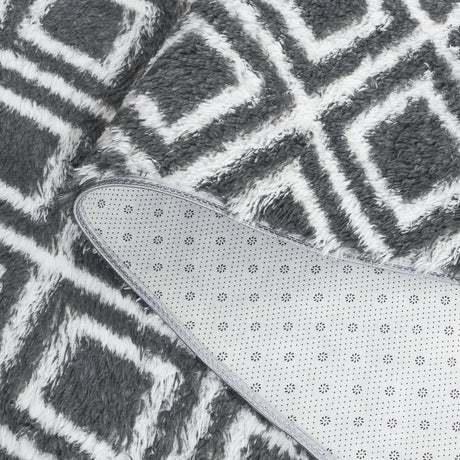 Safavieh Rainbow Shag 4'-0" x 6'-0" Rug in Charcoal / White