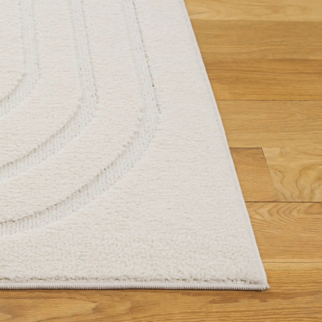 Safavieh Ramona 5'-3" x 7'-6" Rug in Ivory