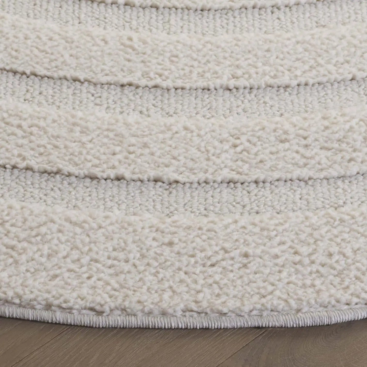 Safavieh Ramona 6'-7" x 6'-7" Rug in Ivory
