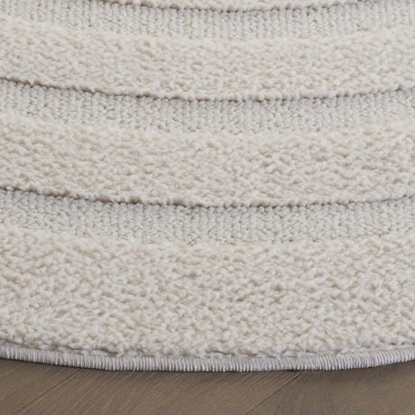 Safavieh Ramona 6'-7" x 6'-7" Rug in Ivory