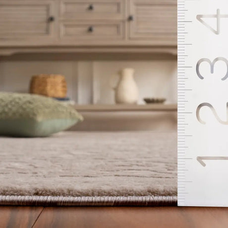 Safavieh Reflection 5'-1" x 7'-6" Rug in Ivory / White