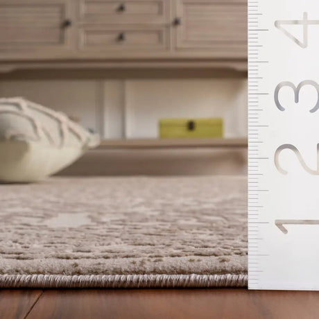 Safavieh Reflection 5'-1" x 7'-6" Rug in Ivory / White