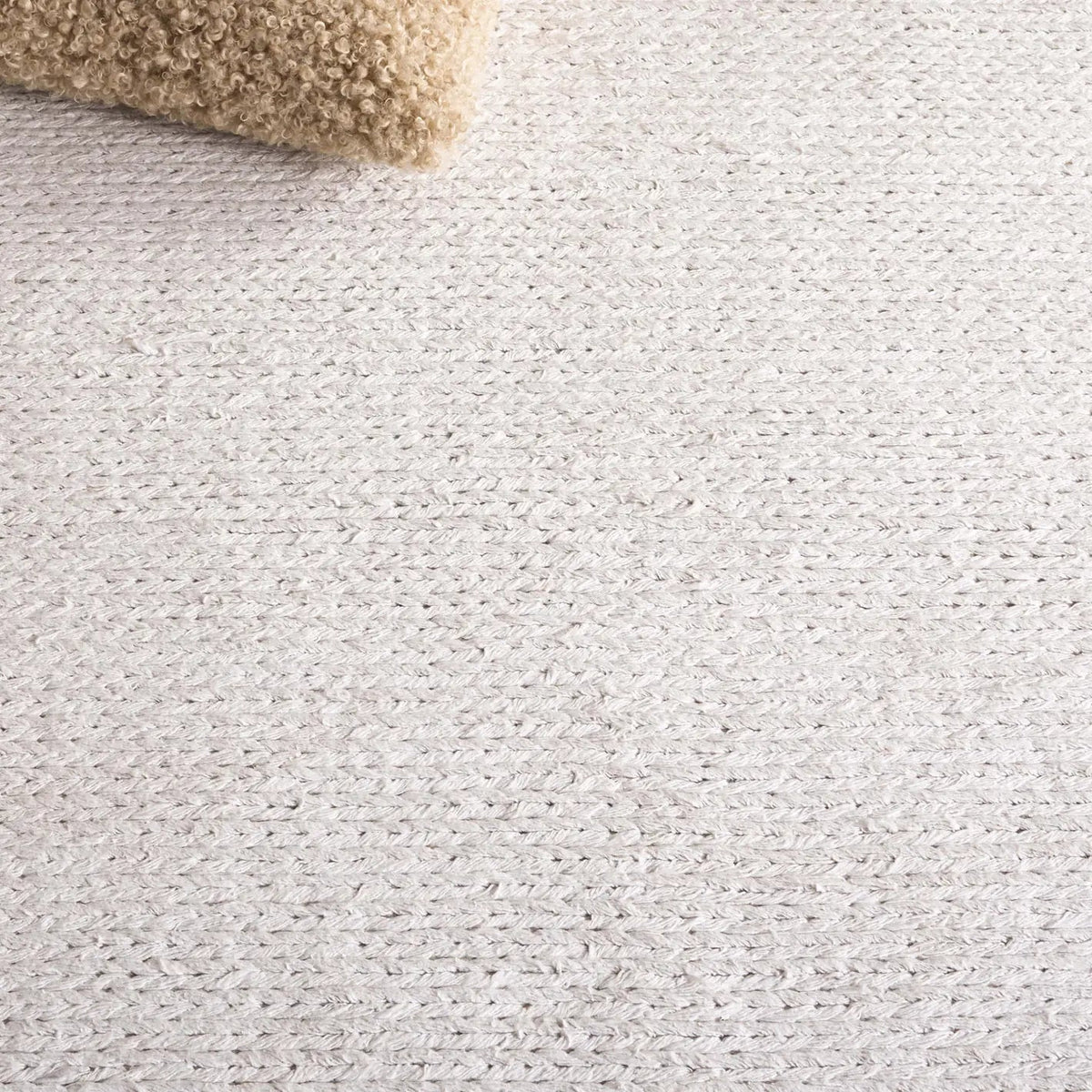 Safavieh Renewal 4'-0" x 6'-0" Rug in Ivory