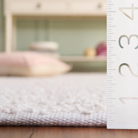 Safavieh Renewal 4'-0" x 6'-0" Rug in Pink / Ivory