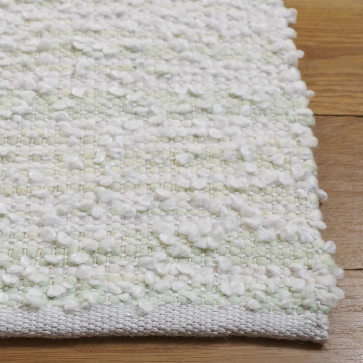Safavieh Renewal 4'-0" x 6'-0" Rug in Light Green / Ivory