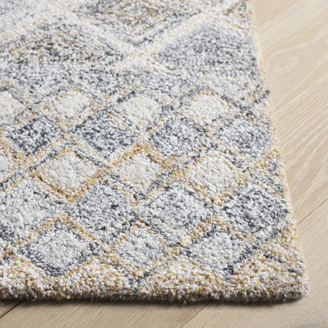 Safavieh Renewal 4'-0" x 6'-0" Rug in Beige / Grey