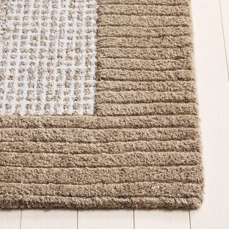Safavieh Renewal 4'-0" x 6'-0" Rug in Brown / Ivory