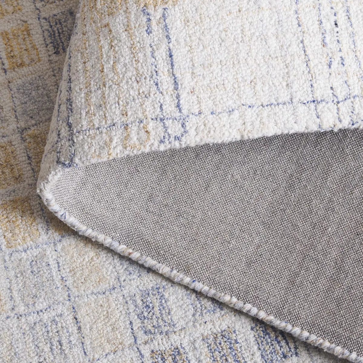 Safavieh Renewal 4'-0" x 6'-0" Rug in Beige / Grey