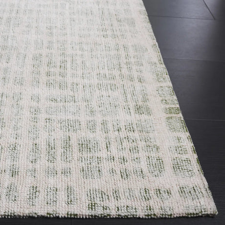 Safavieh Restoration Vintage 4'-0" x 6'-0" Rug in Green / Ivory