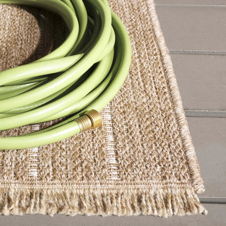 Safavieh Retreat 4'-0" x 6'-0" Rug in Natural / Ivory