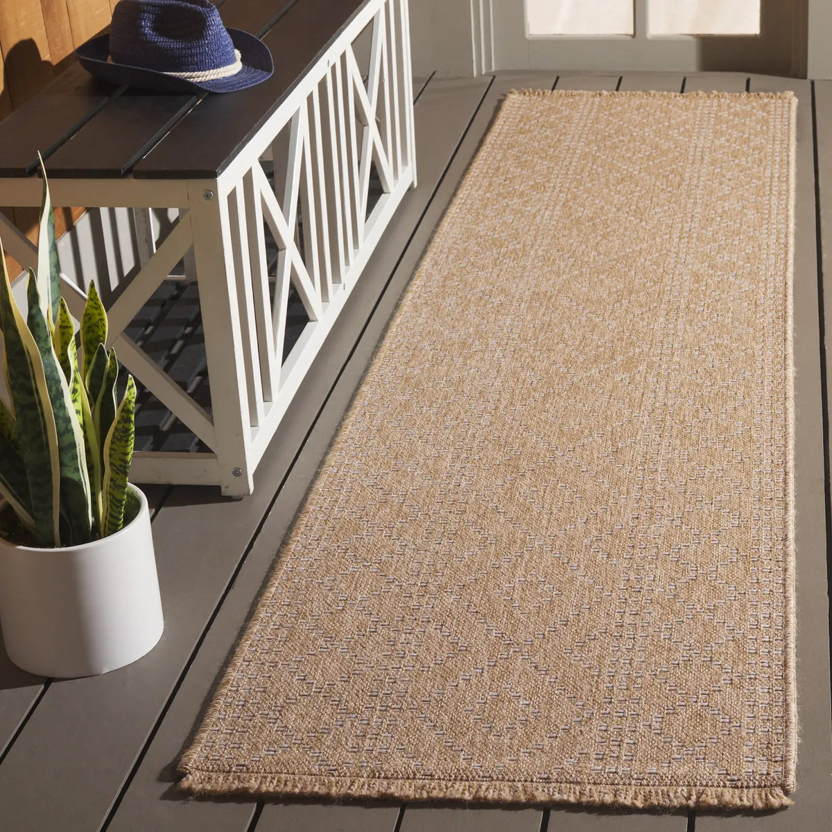 Safavieh Retreat 2'-2" x 8'-0" Rug in Natural / Ivory