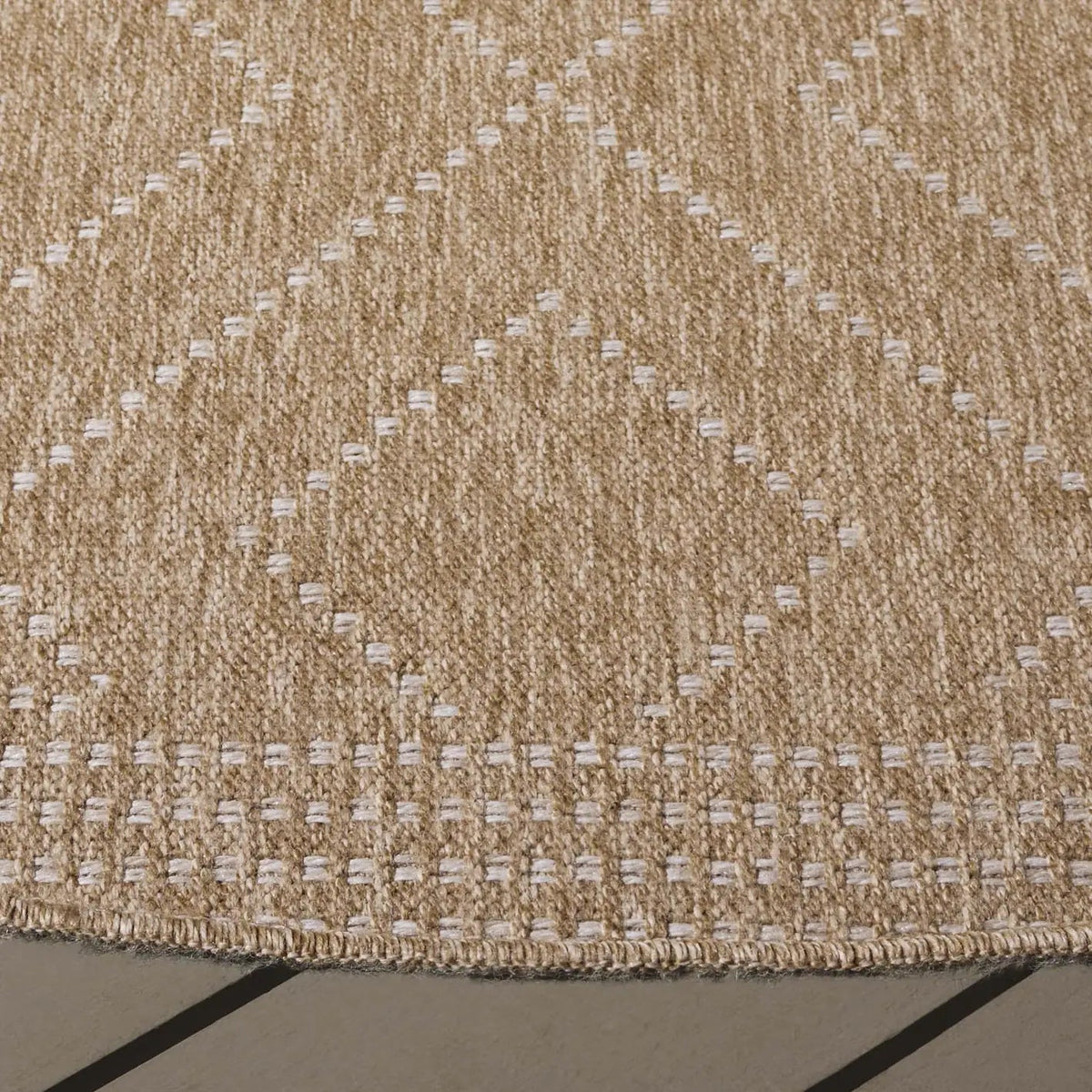 Safavieh Retreat 6'-7" x 6'-7" Rug in Natural / Ivory