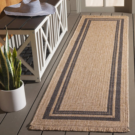 Safavieh Retreat 2'-2" x 8'-0" Rug in Natural / Black