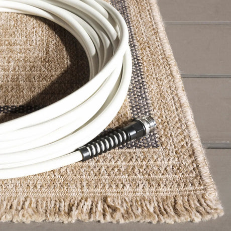 Safavieh Retreat 4'-0" x 6'-0" Rug in Natural / Black
