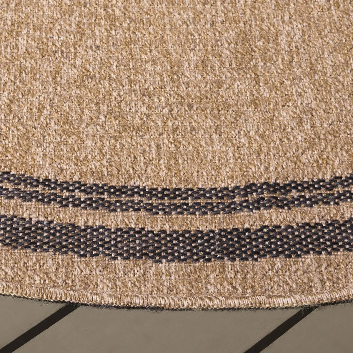 Safavieh Retreat 6'-7" x 6'-7" Rug in Natural / Black