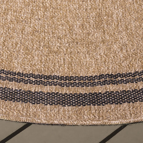 Safavieh Retreat 6'-7" x 6'-7" Rug in Natural / Black