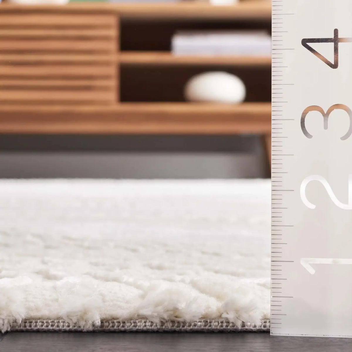 Safavieh Revive 4'-0" x 6'-0" Rug in Ivory